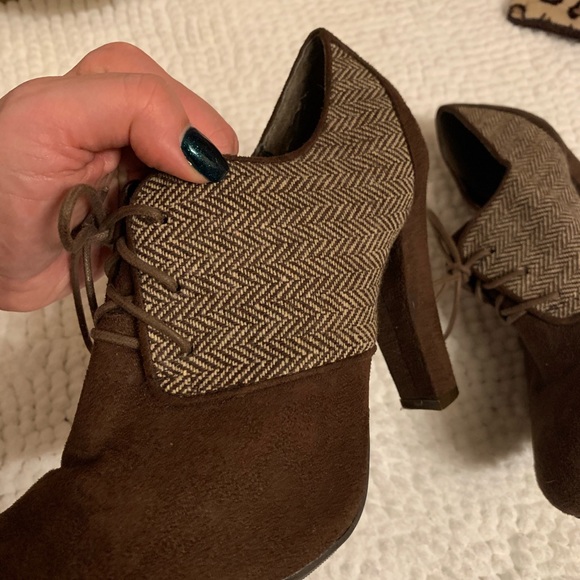 XOXO Booties - Picture 3 of 4